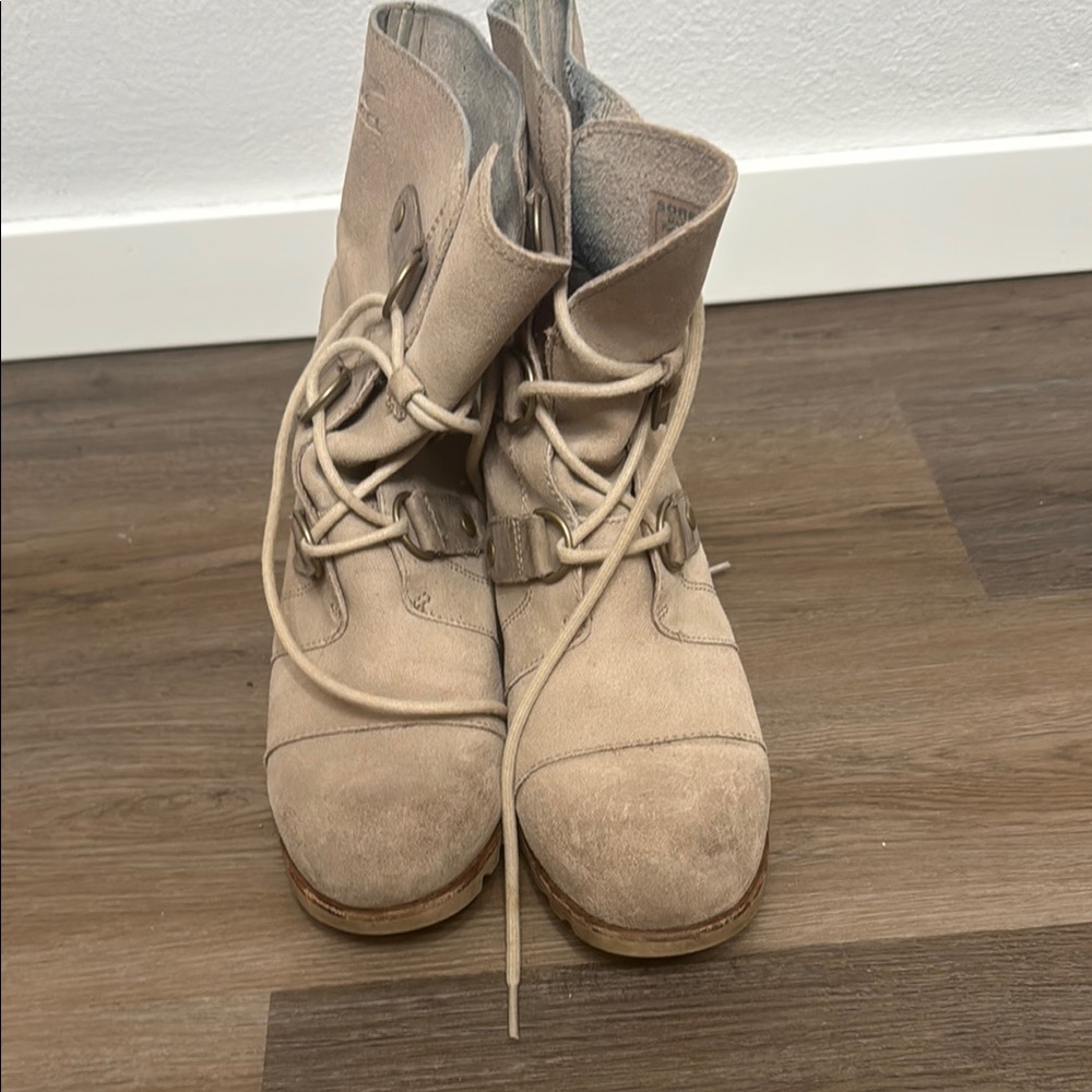 Sorel Tan Lace-Up Boots with Suede Finish